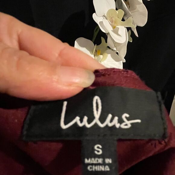 NWT-Burgundy Lace Dress-Size Small - Picture 3 of 3